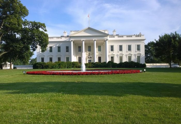 White House faces brain drain at perilous moment