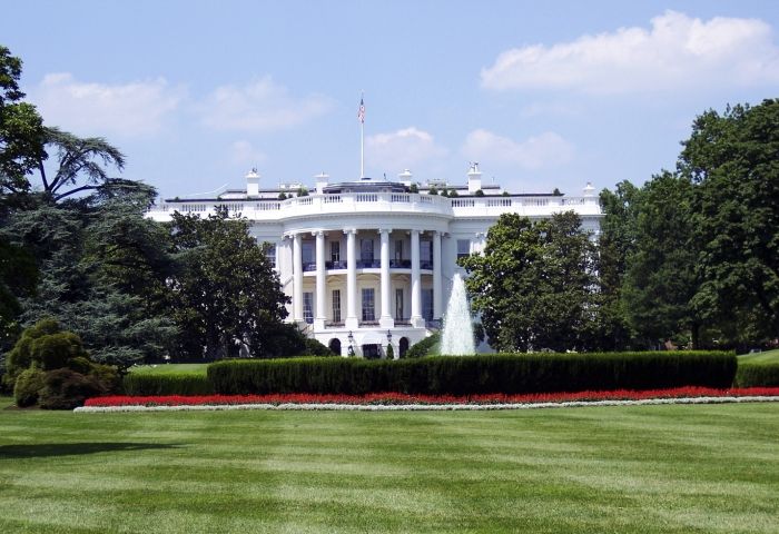 Judge orders White House to return pass to CNN&rsquo;s Jim Acosta
