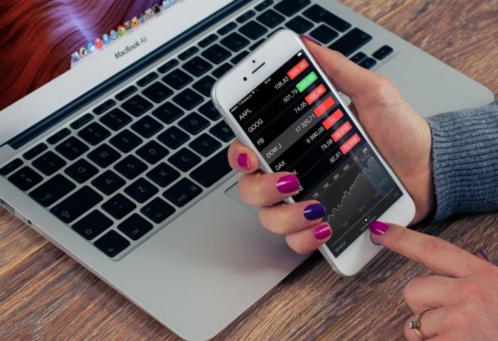 Stock market experts say this is a stumble, not a plunge