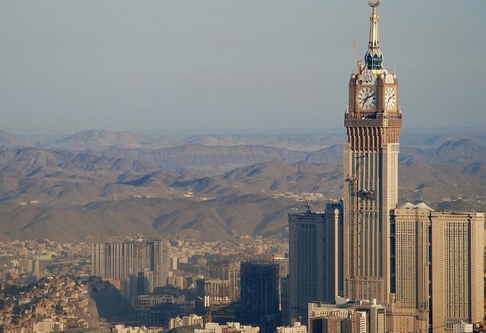 Jamal Khashoggi case: Saudis defy 'threats' over missing writer
