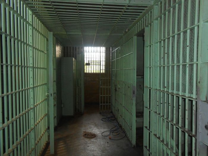 Lawyer says R. Kelly to stay jailed 1 or 2 more days
