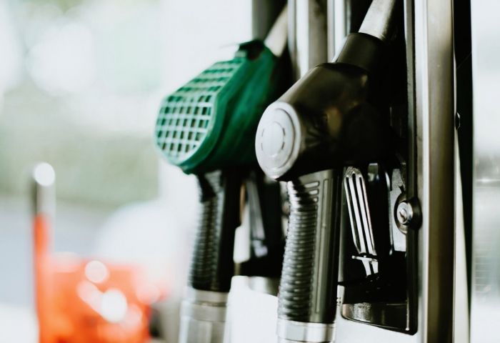 Vast gasoline lines form in oil-rich Venezuela
